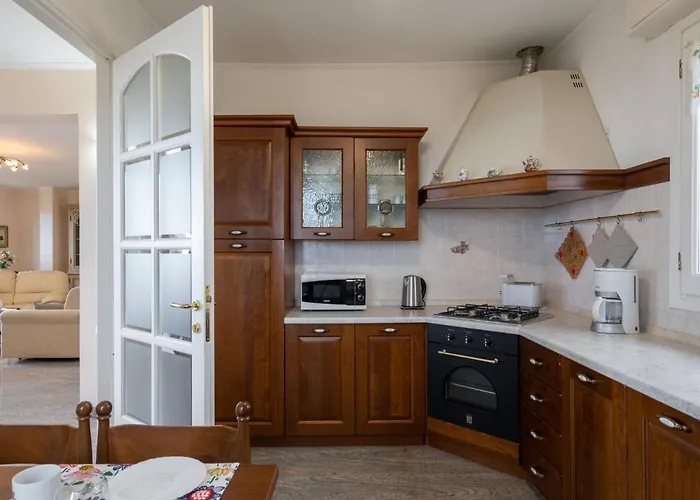 Primavera - Pgi130 By Interhome Poggi